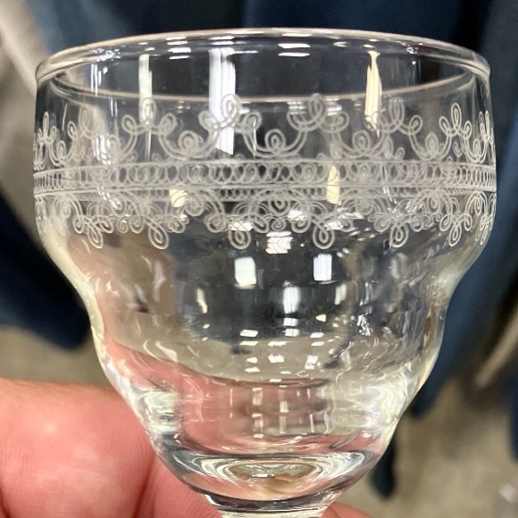 Etched Design Clear Glasses 4 1/4” Tall Wine After Dinner Drink Set of 6 - Picture 9 of 11